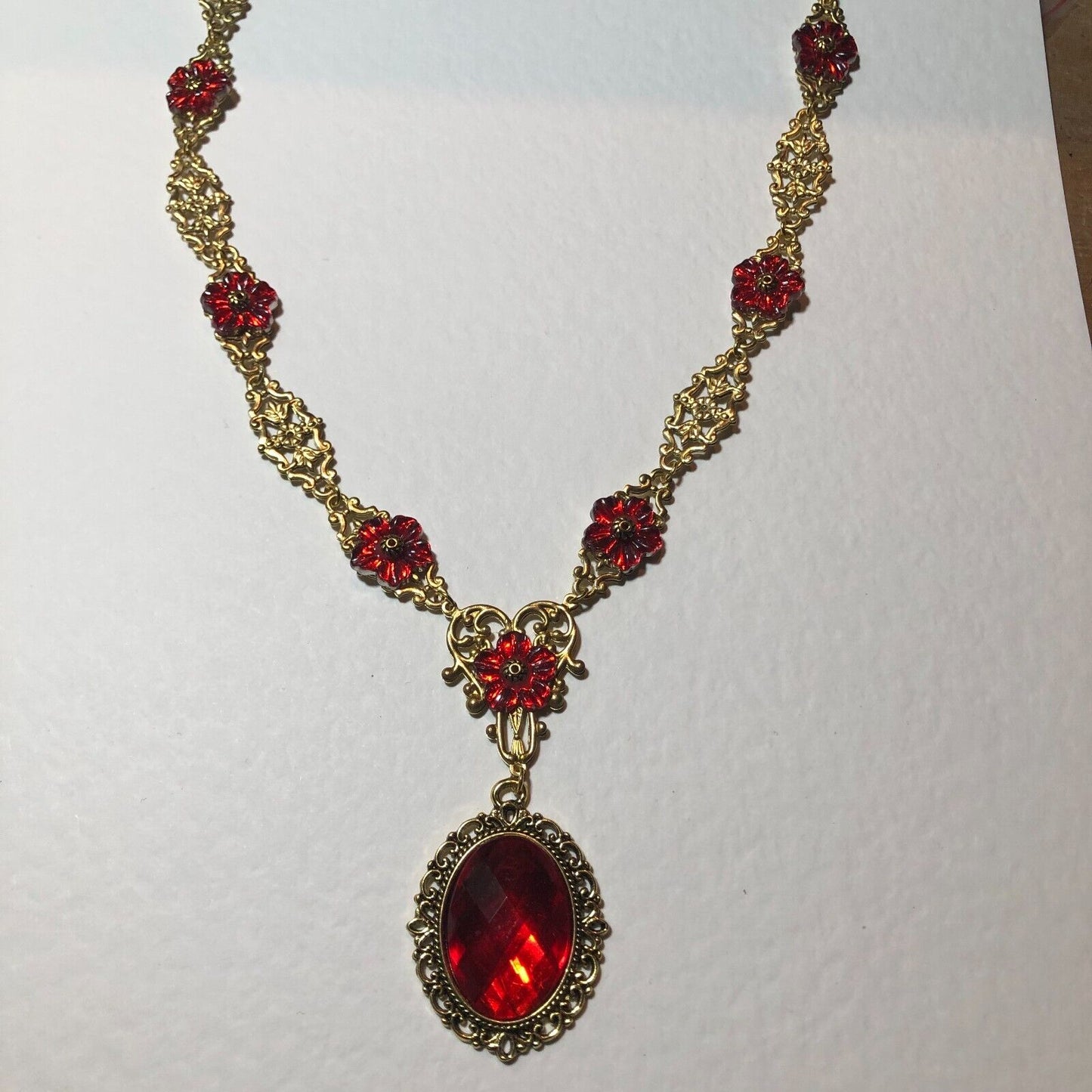 VICTORIAN STYLE Flower Filigree BRIGHT RED ACRYLIC CRYSTAL GOLD COLOUR NECKLACE